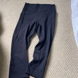 Lululemon Nulux crop